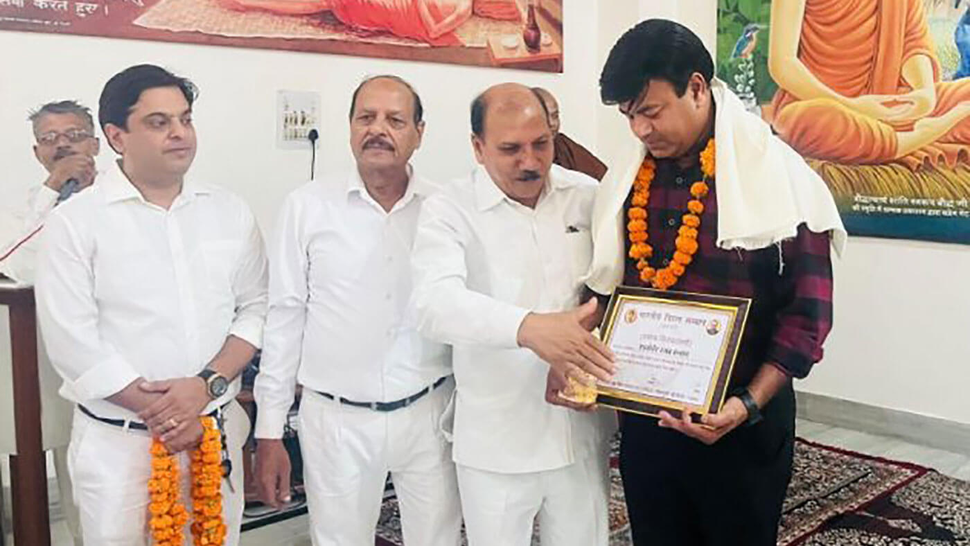 दलित अधिकार कार्यकर्ता और हरियाणा के मशहूर वकील रजत कलसन को भारतीय त्रिरत्न अवार्ड से किया गया सम्मानित